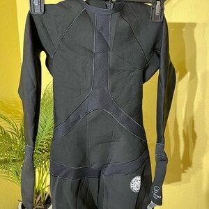 Ripcurl E3+ E Bomb Pro Short Sleeve Wetsuit (shorts) Small with tags